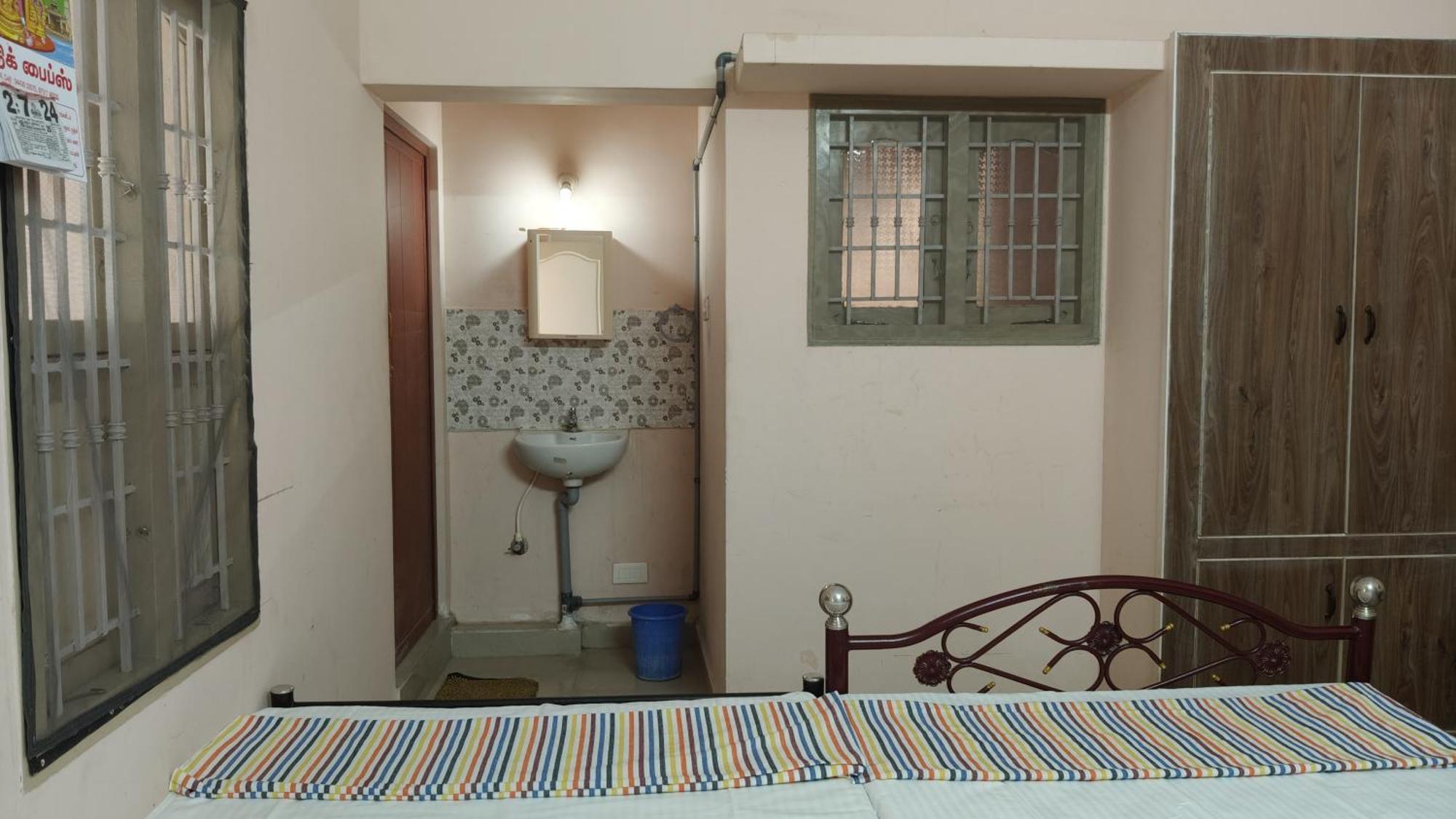 Dheeksha Homestay Tiruvannāmalai エクステリア 写真