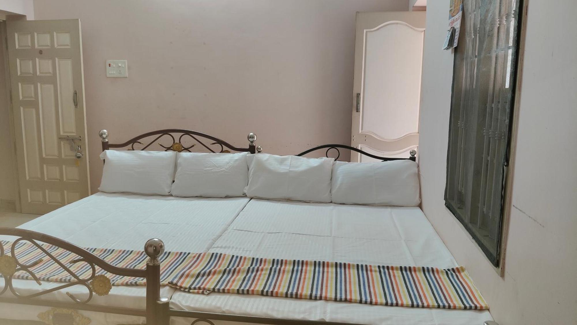 Dheeksha Homestay Tiruvannāmalai エクステリア 写真