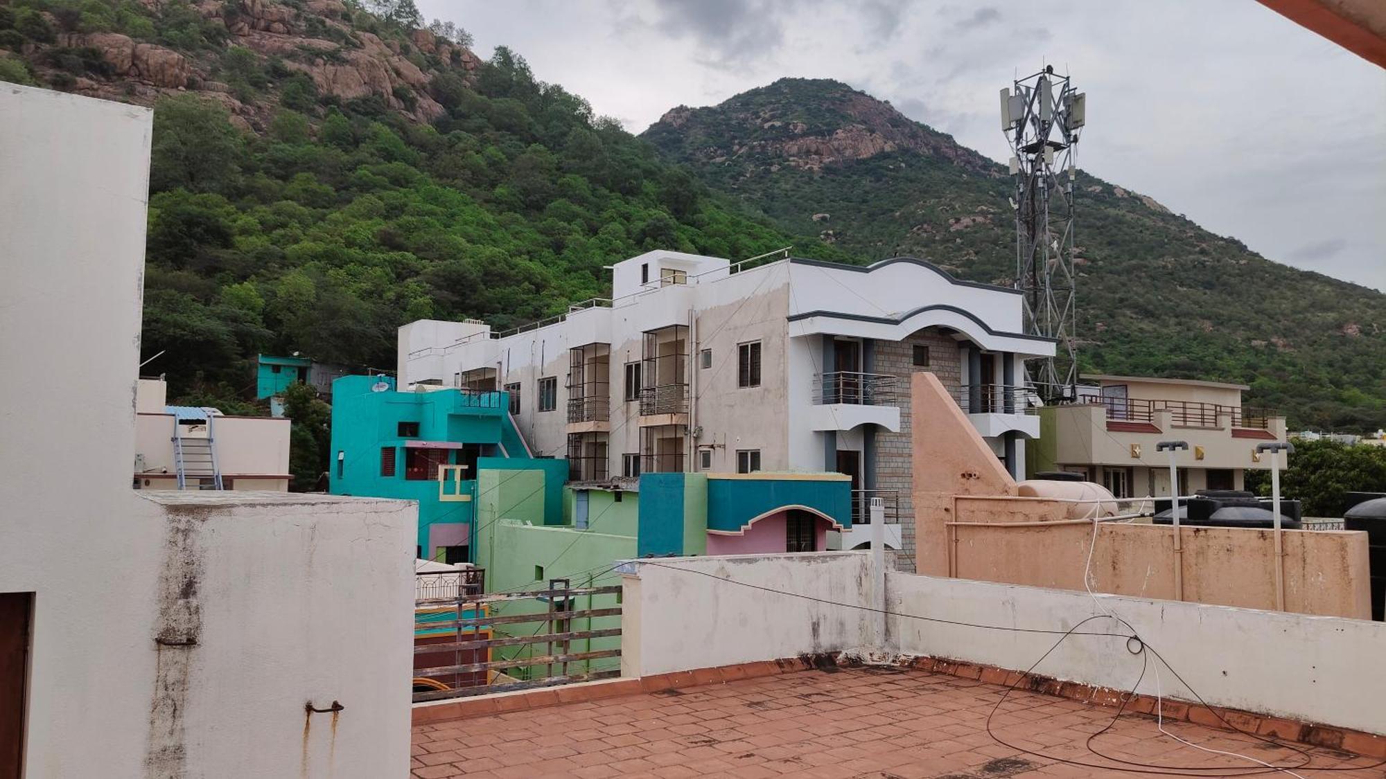 Dheeksha Homestay Tiruvannāmalai エクステリア 写真